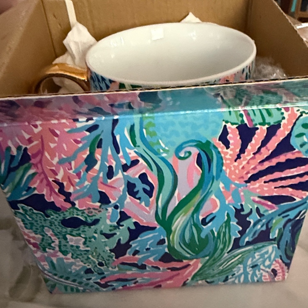 Lilly Pulitzer Gold Script Mug NEW!! - Picture 9 of 12